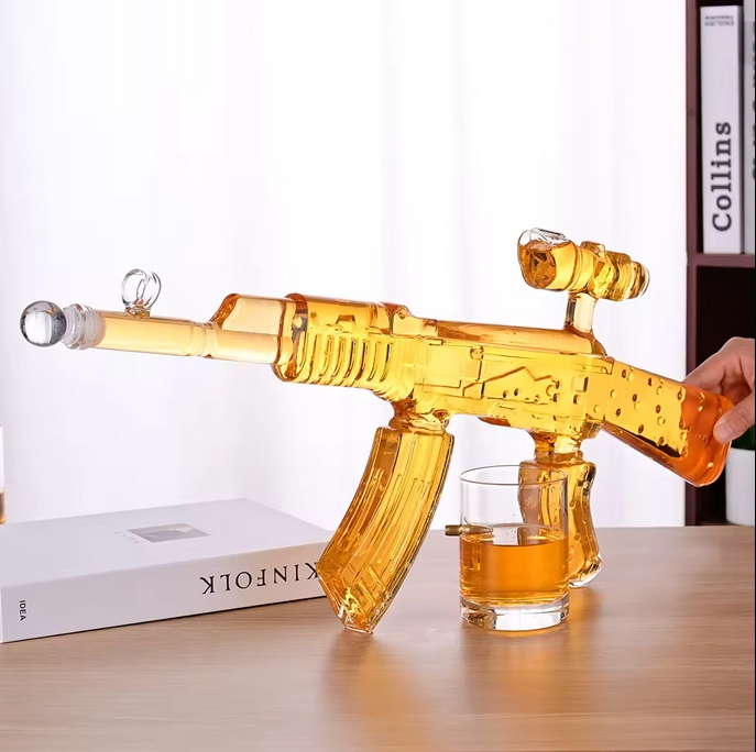 Online Top Selling Gift M16 Gun Decanter Whiskey Set Shot Gun Ak Gun Decanter Globe Decanter with Bullet Cup Whisky Glasses