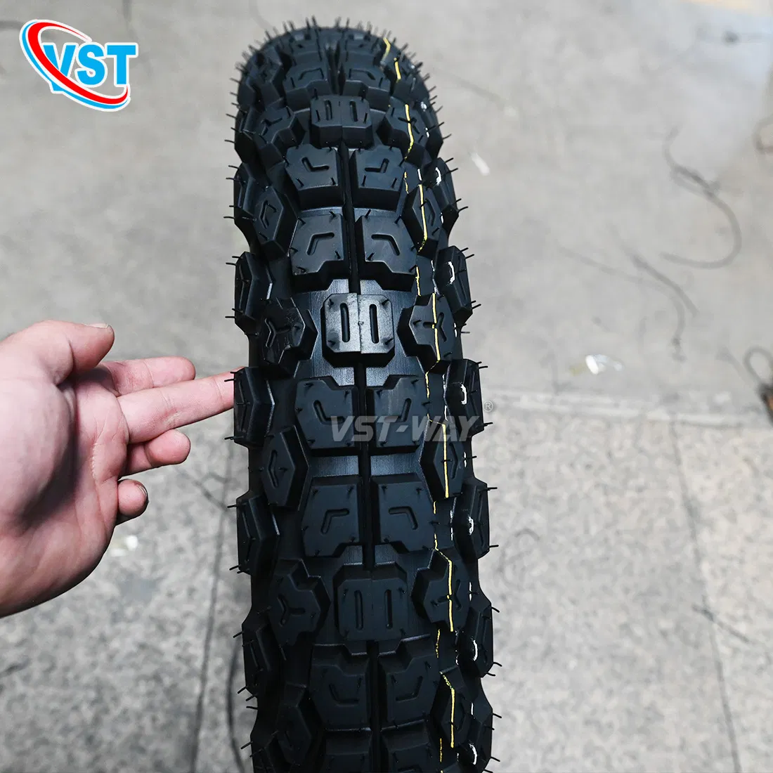 Мотошина бескамерная 90/90-17 для мотоцикла и скутера