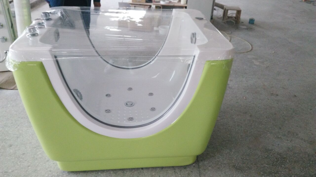 Детская акриловая ванна с гидромассажем HANSE