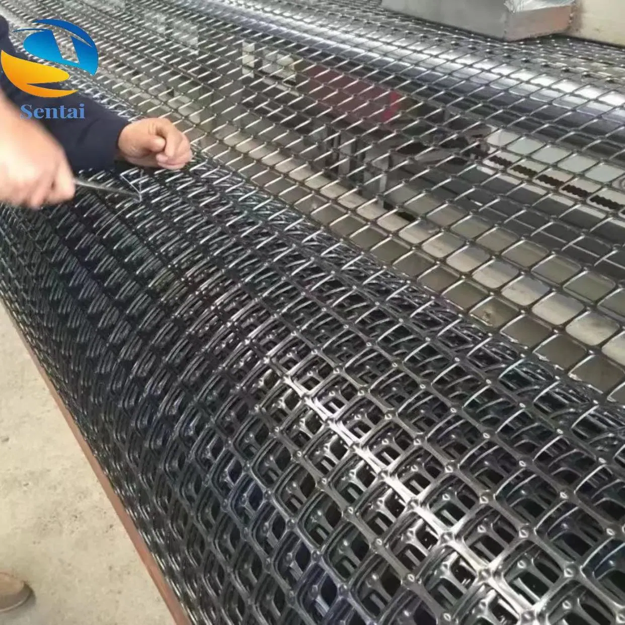 Steel Plastic Grid 100kN Road Foundation with Bi-Directional Reinforcement and High-Strength Convex Node Gsz Geogrid