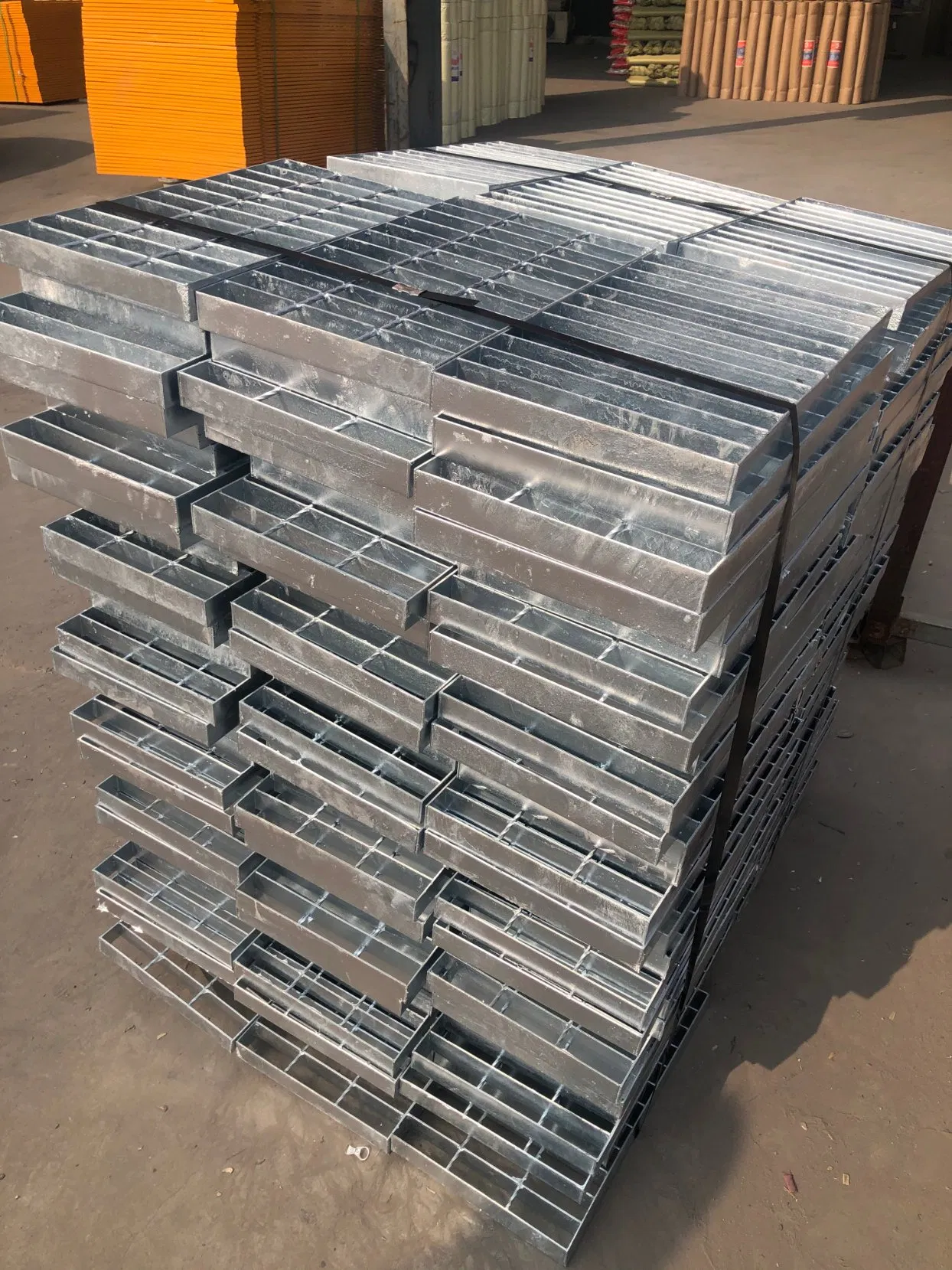 Step Treads Dipped Galvanized Metal Grid Stair Treads Steel Grating Walkway