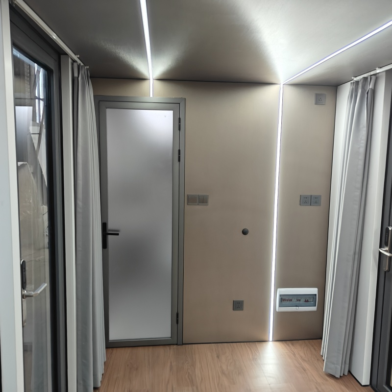 40 FT Prefabricated Luxury Apple Cabin Hotel for South America