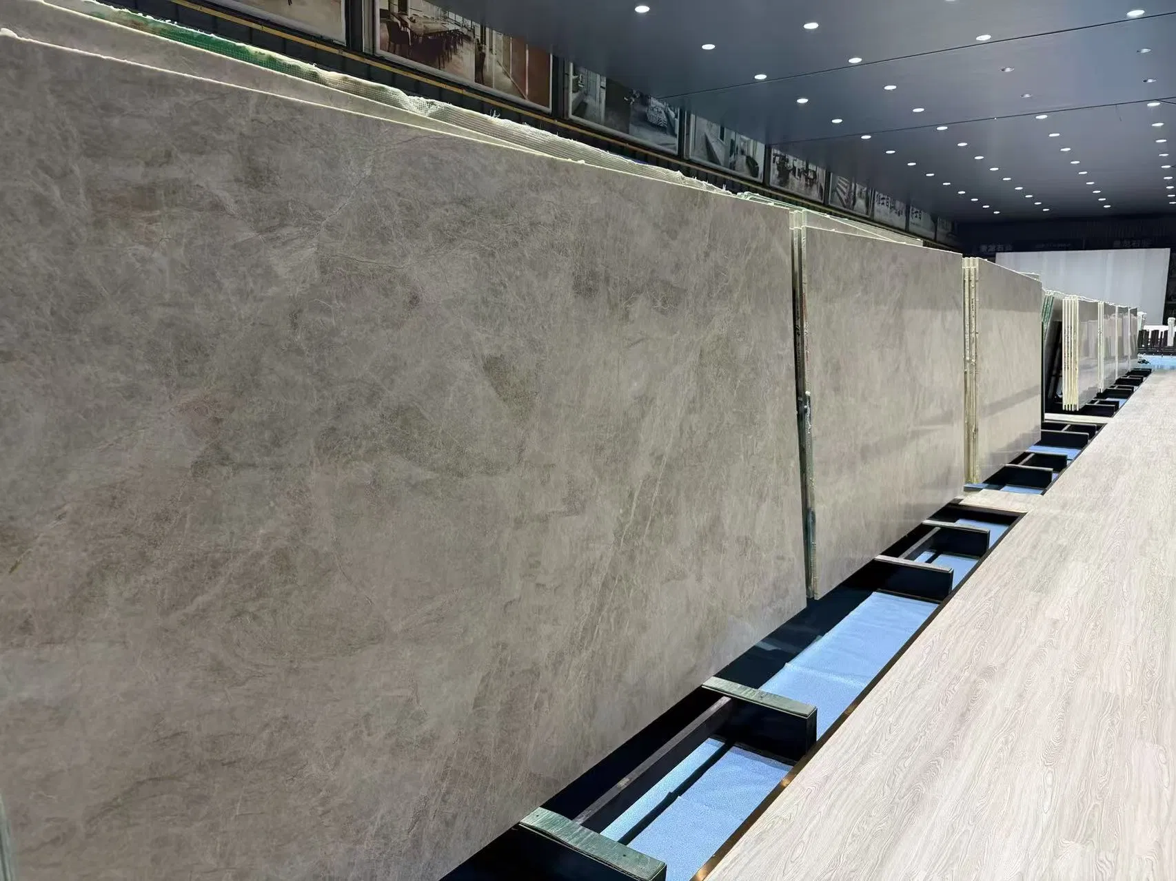 Luxury Polished Taj Mahal Quartzite Kitchen Countertops and Marble Slabs in 2cm