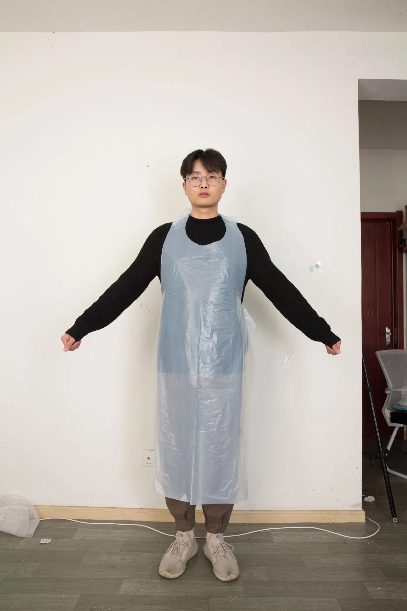 Factory Price household Eco Waterprooft LDPE Disposable Apron with Embossed