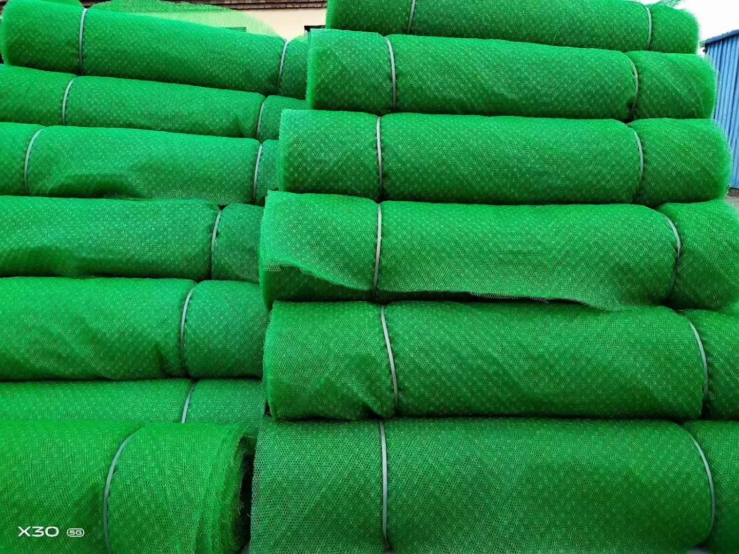 Eco-Friendly Geomat for Slope Stabilization and Vegetation Growth