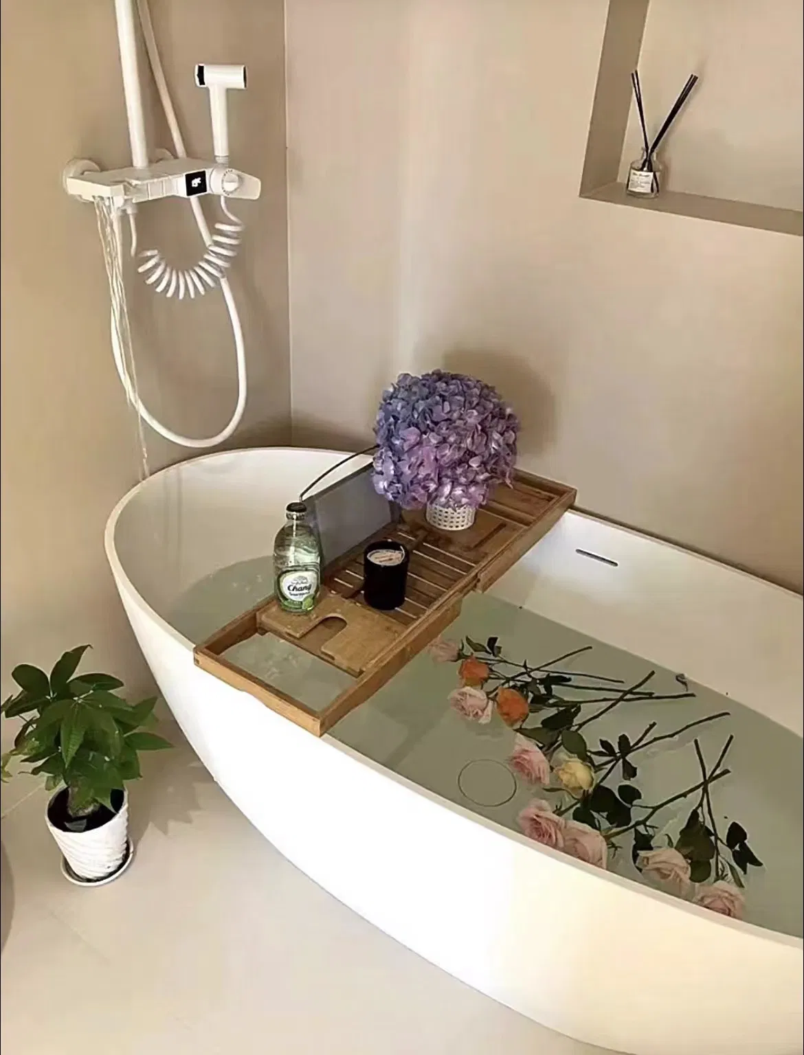 Элитная акриловая ванна с гидромассажем