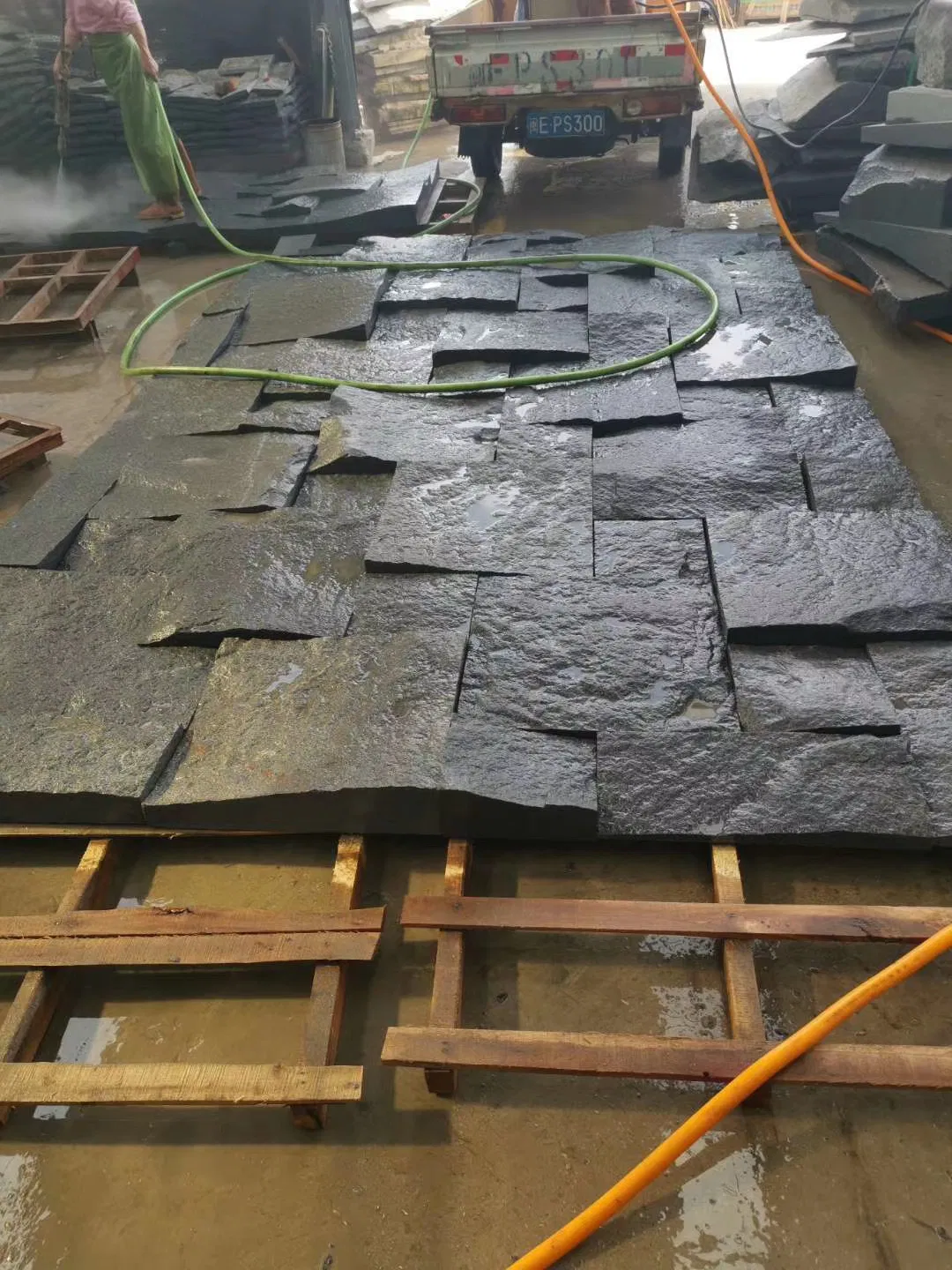 Natural surface Black/Grey G654 granite wall stone for external and interior walls,fireplace,outdoor landscaping decoration,columns