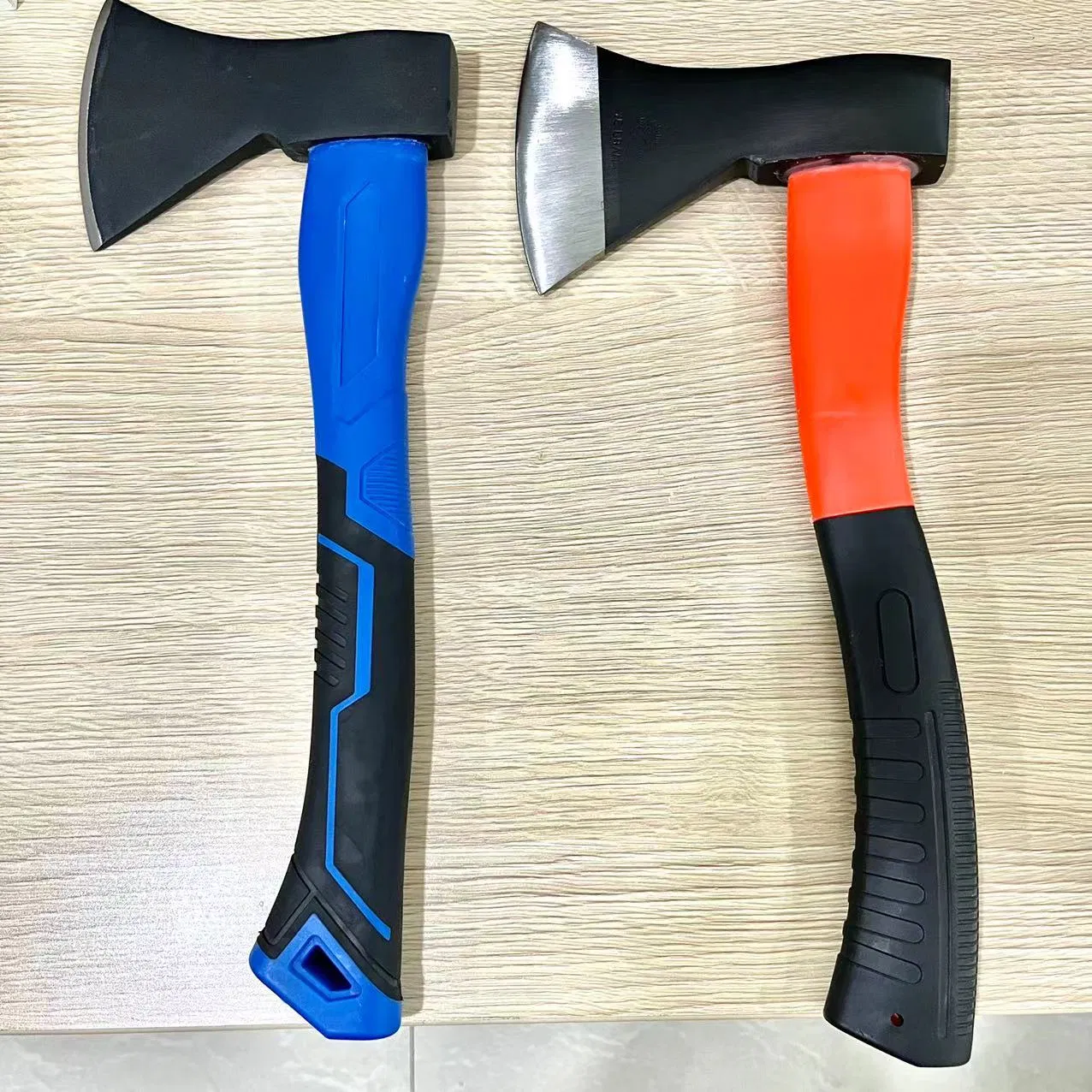 Fiberglass Handle Axe for Efficient Log Splitting and Campfire Preparation