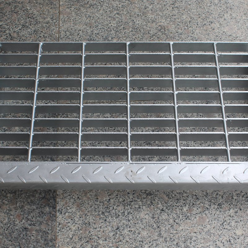 Durable Galvanized Steel Stair Tread for Outdoor