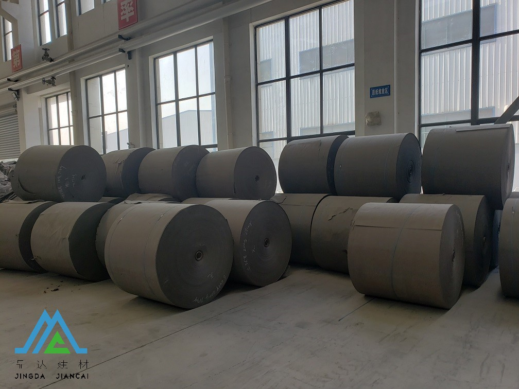 Global Bestseller Petroleum Asphalt Roofing Felt and Black Roofing Asphalt Paper Tar Felt for Wooden Roof