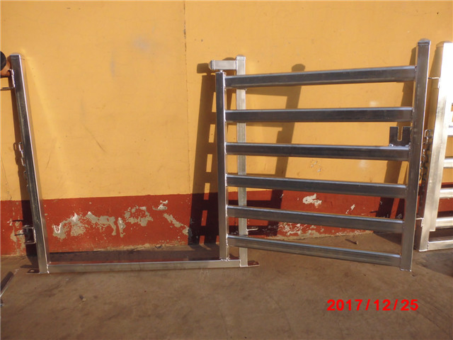 Galvanized Metal Livestock Man Gate Cattle Sheep Fence Panel for Farm Yard