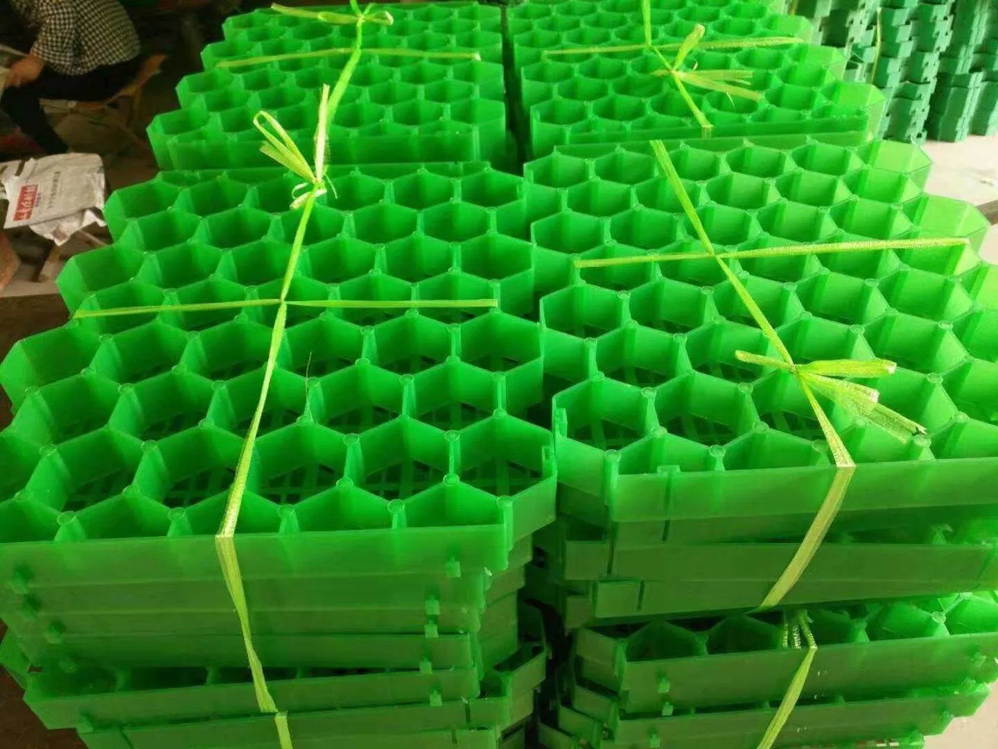 40mm 50mm 70mm Plastic Grass Pavers for Parking Lot Road Driveway