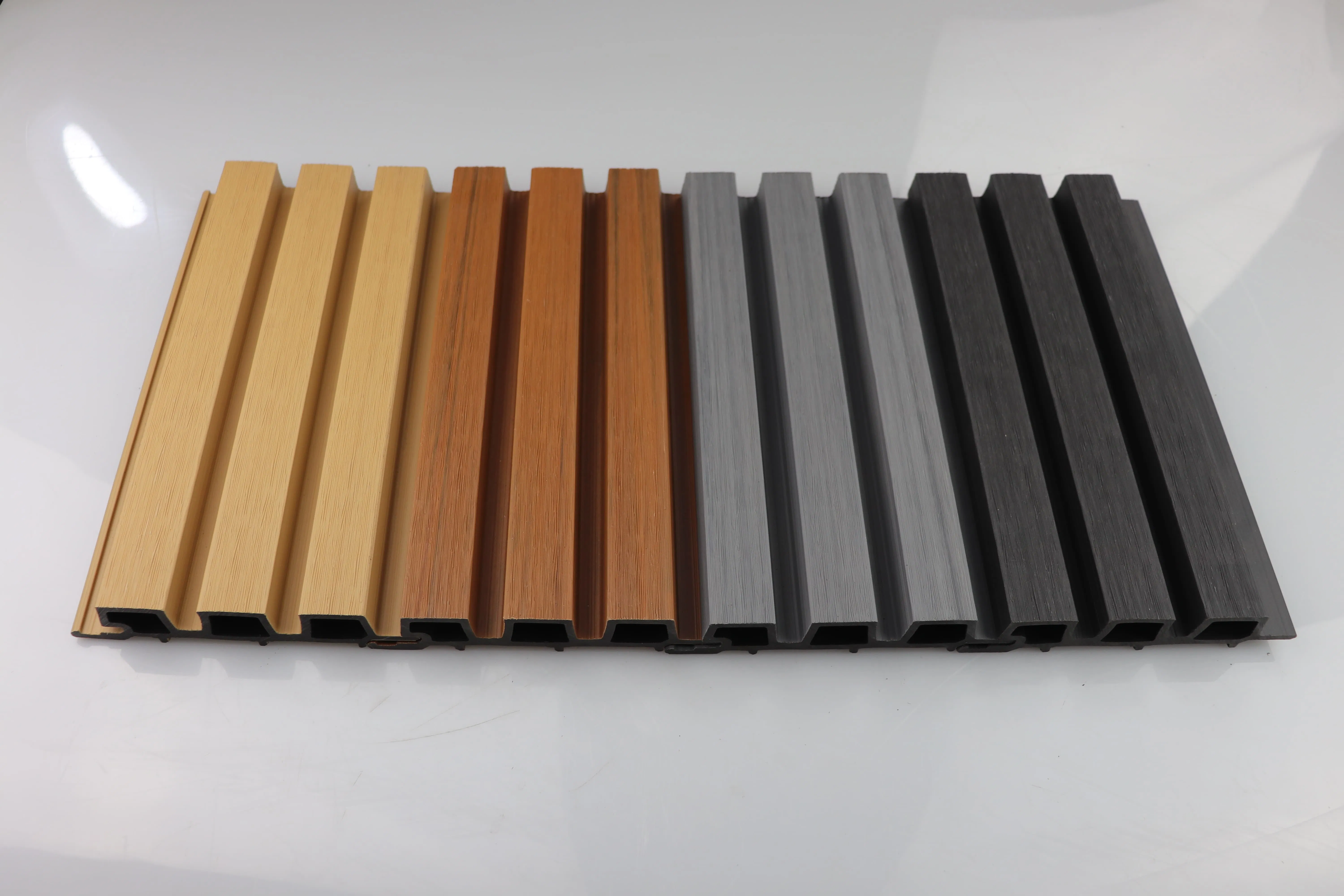 Exterior Co-Extrusion WPC Cladding Composite Wall Panel with 15-Year Durability