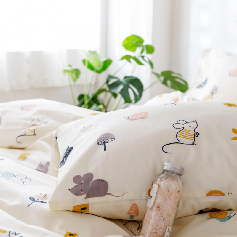 Natural Cotton Simple European Style Bed Quilt Bedding Comforter Sets Luxury Cotton Bedding Set with Bedsheet