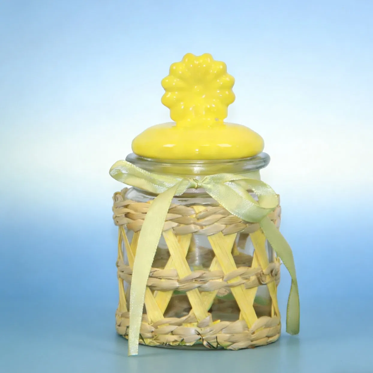 Декоративные стеклянные банки с керамическими крышками-цветами