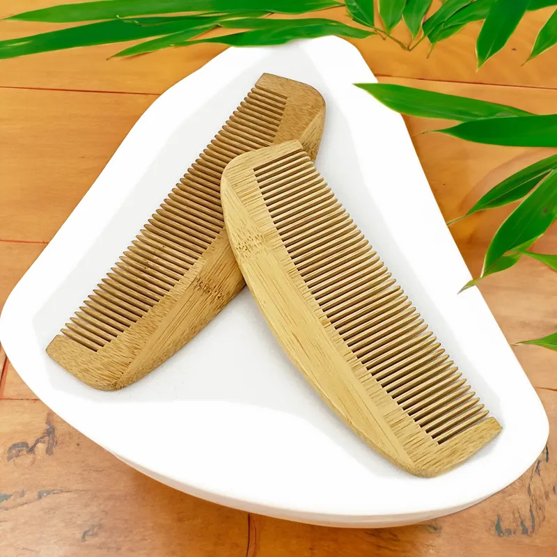 Расческа-детанглер из бамбука с широкими зубьями