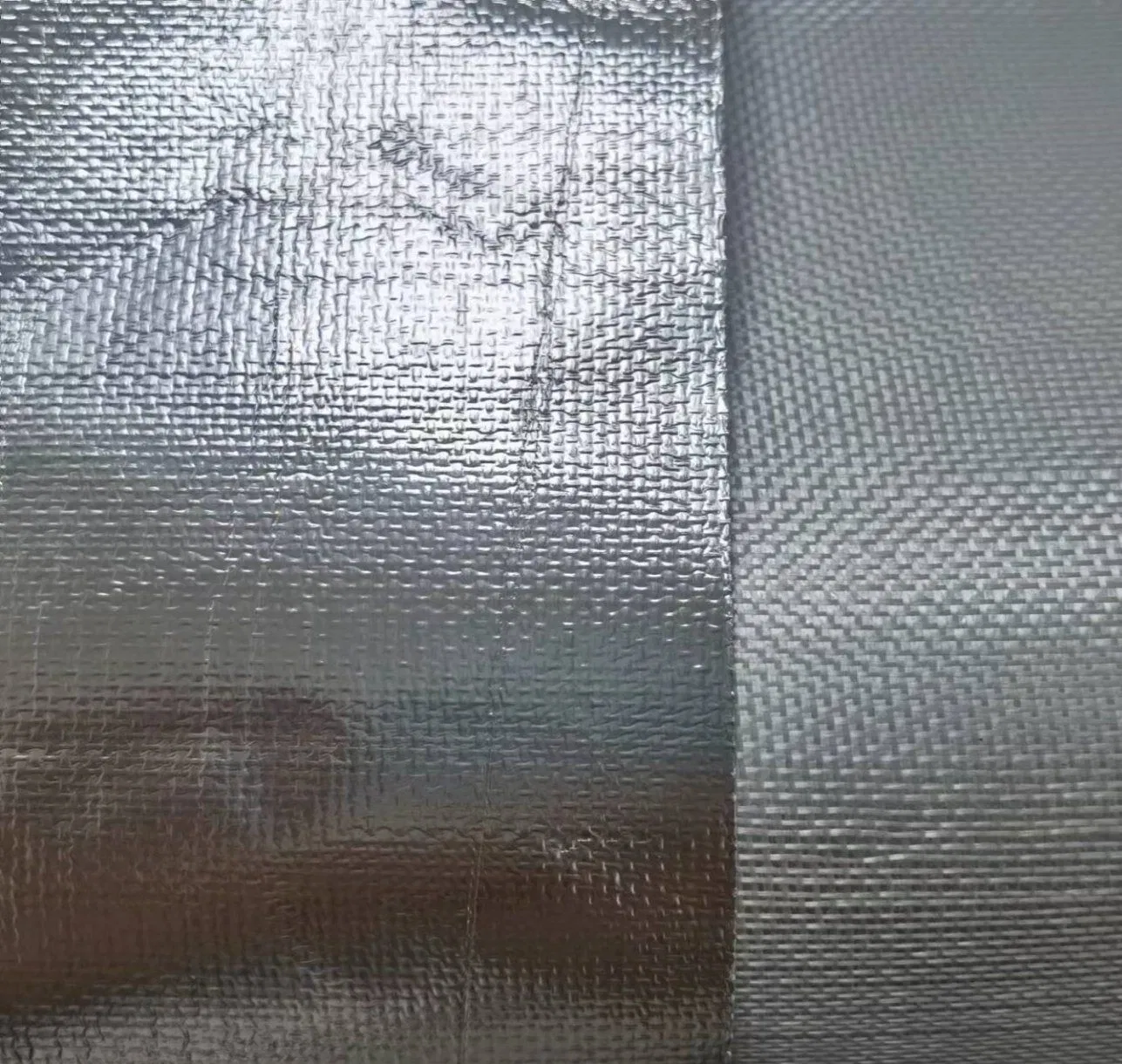 Aluminum Coated Fiberglass E-Glass Fibre Fabric of 30 Microns for Heat Insulation