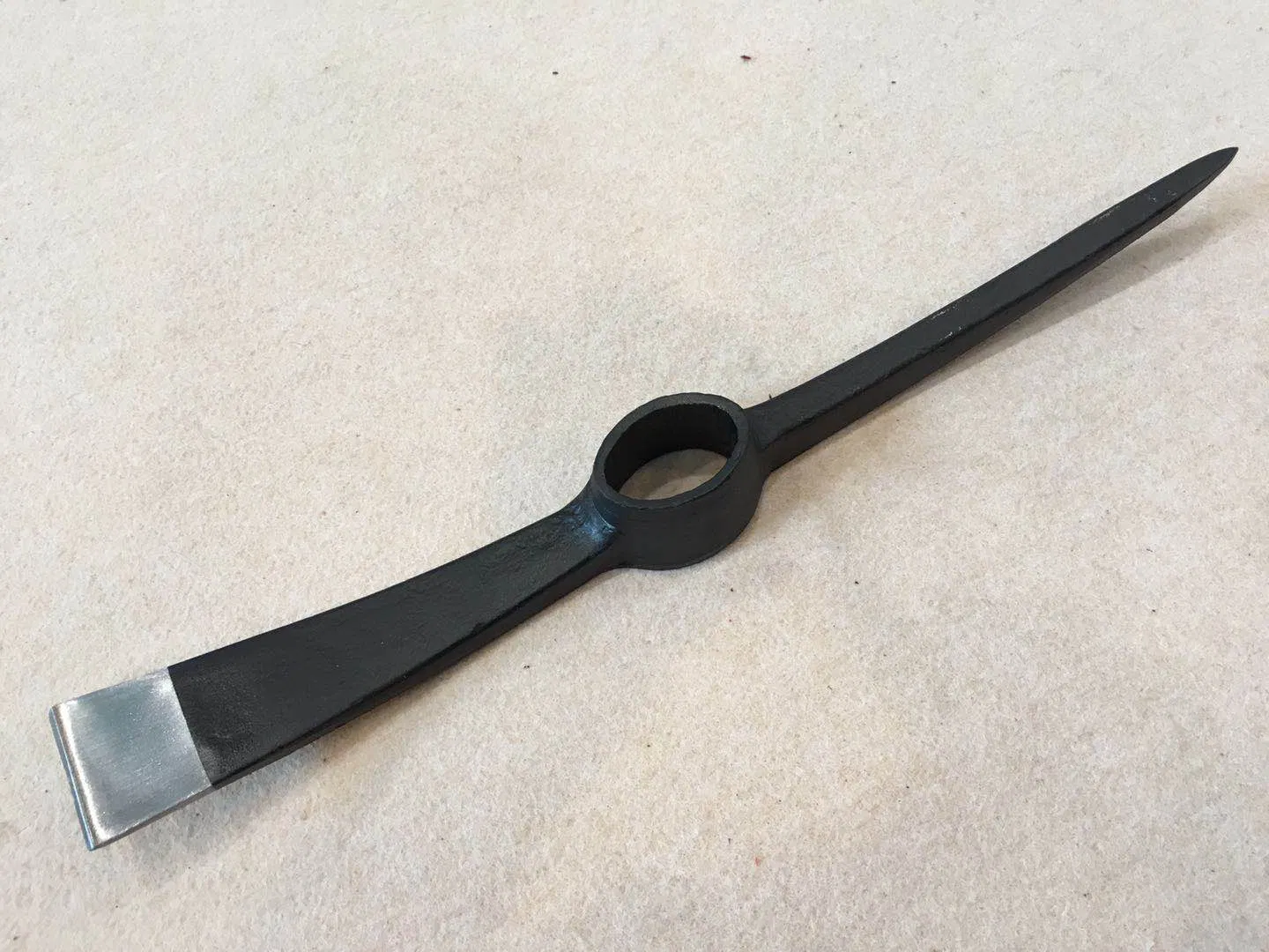 Factory Direct Sale Agricultural Tools Flat Pointed Steel Pickaxe Head Carton Steel