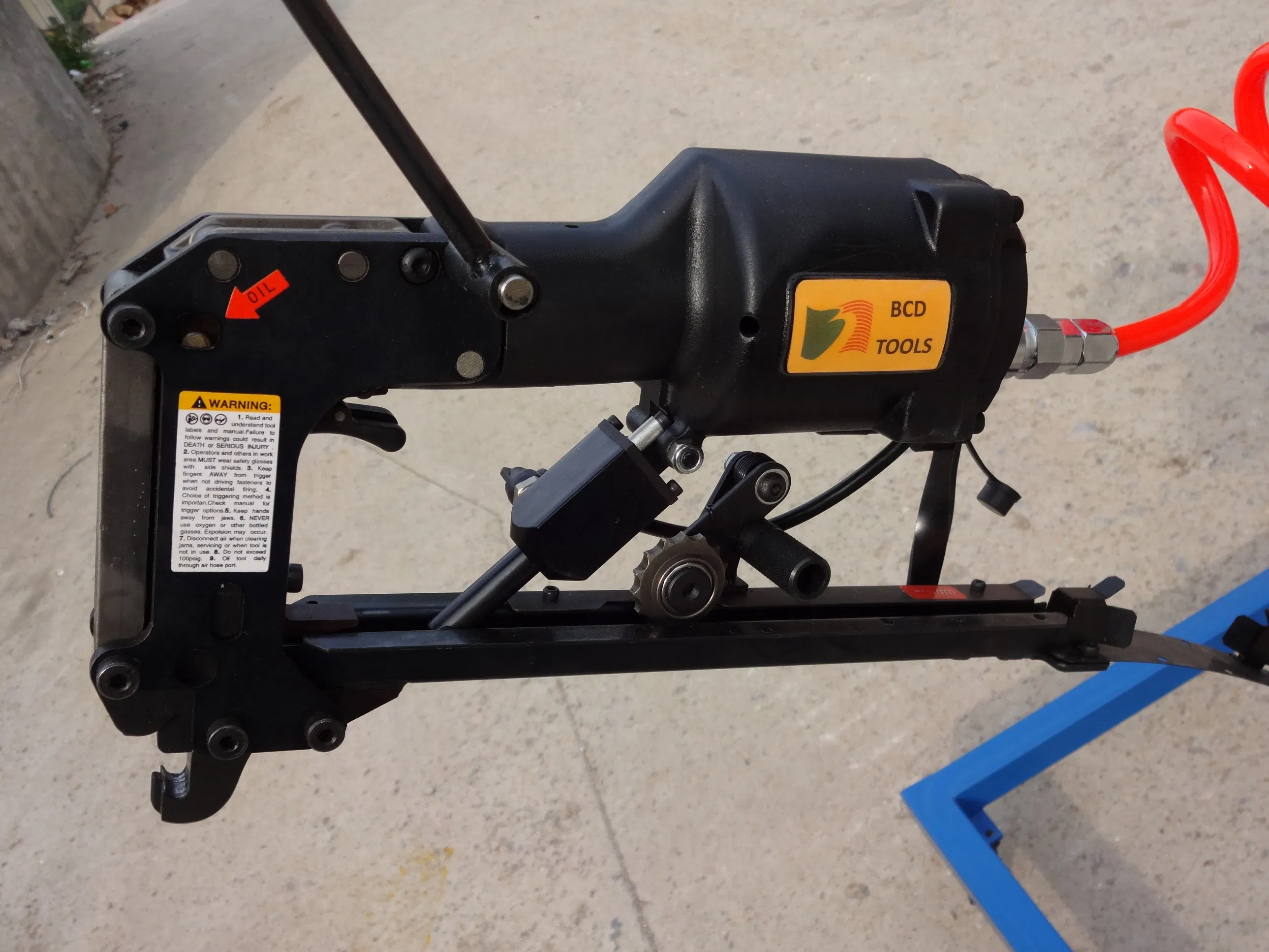 Пневматический пистолет для пружинных застежек M46-SD