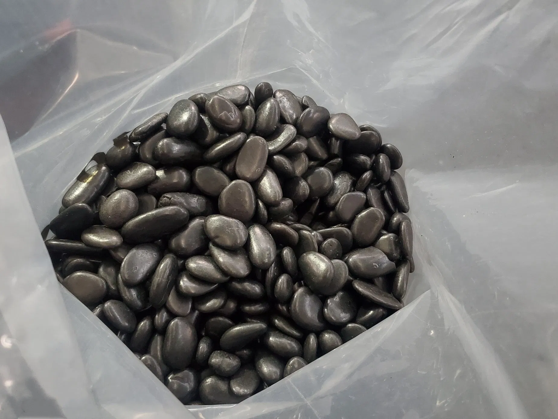 High Quality Garden Decoration Natural Polished Stone Black Pebble Landscape