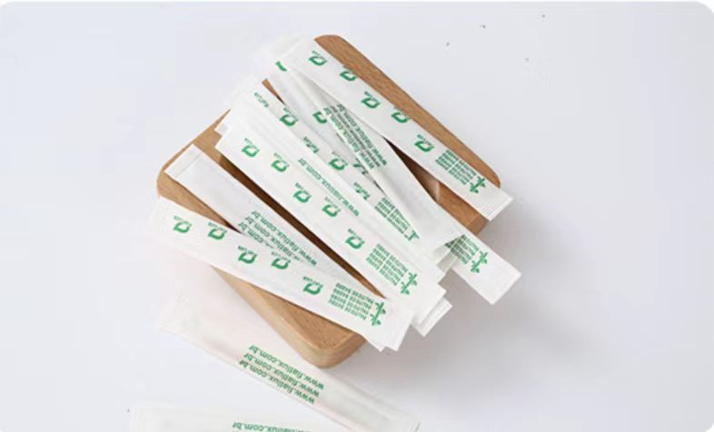 Eco-Friendly Bamboo Toothpicks with Plastic Dispenser, Convenient and Hygienic for Daily Use