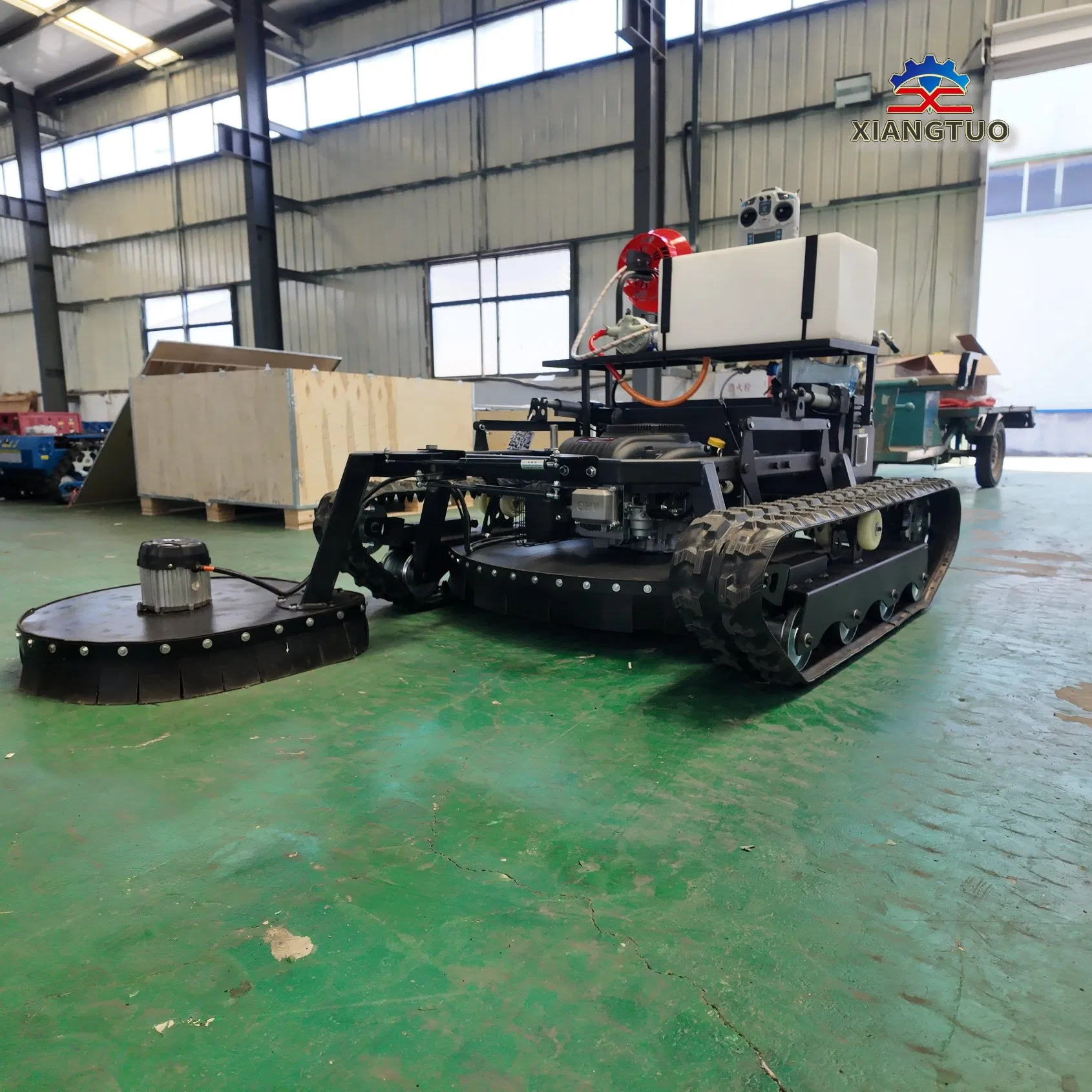 Газонокосилка бензиновая самоходная XT-900 с пультом ДУ