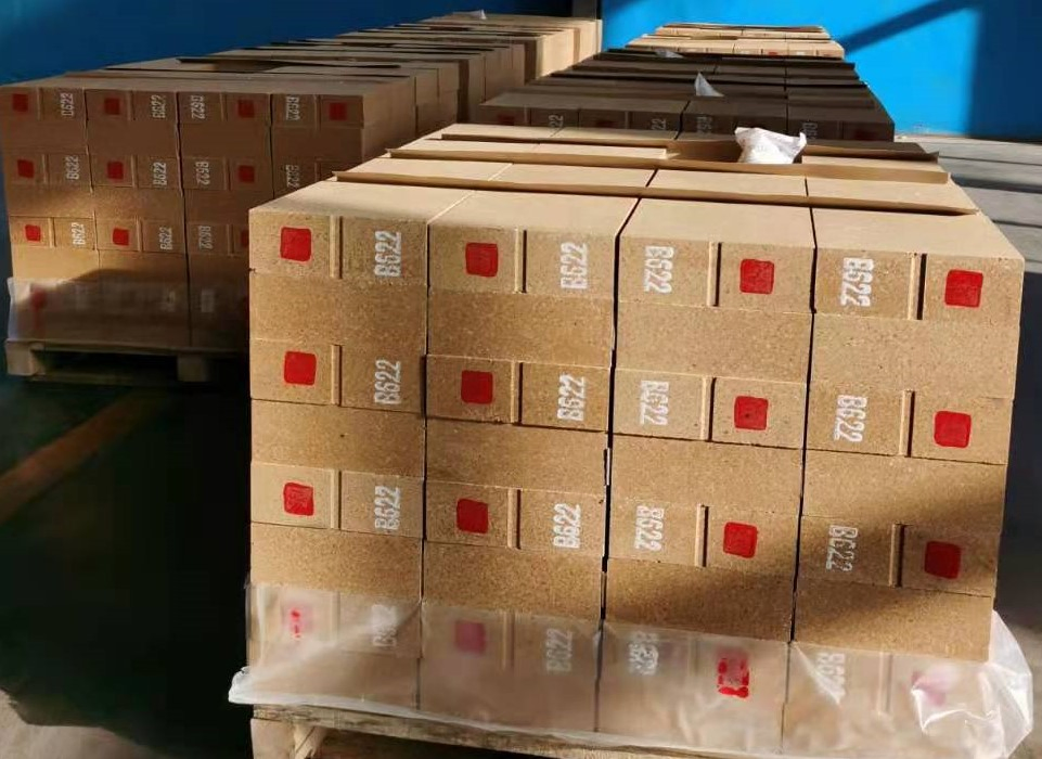 Магнезито-глиноземистый огнеупорный кирпич MLJ85 для печей