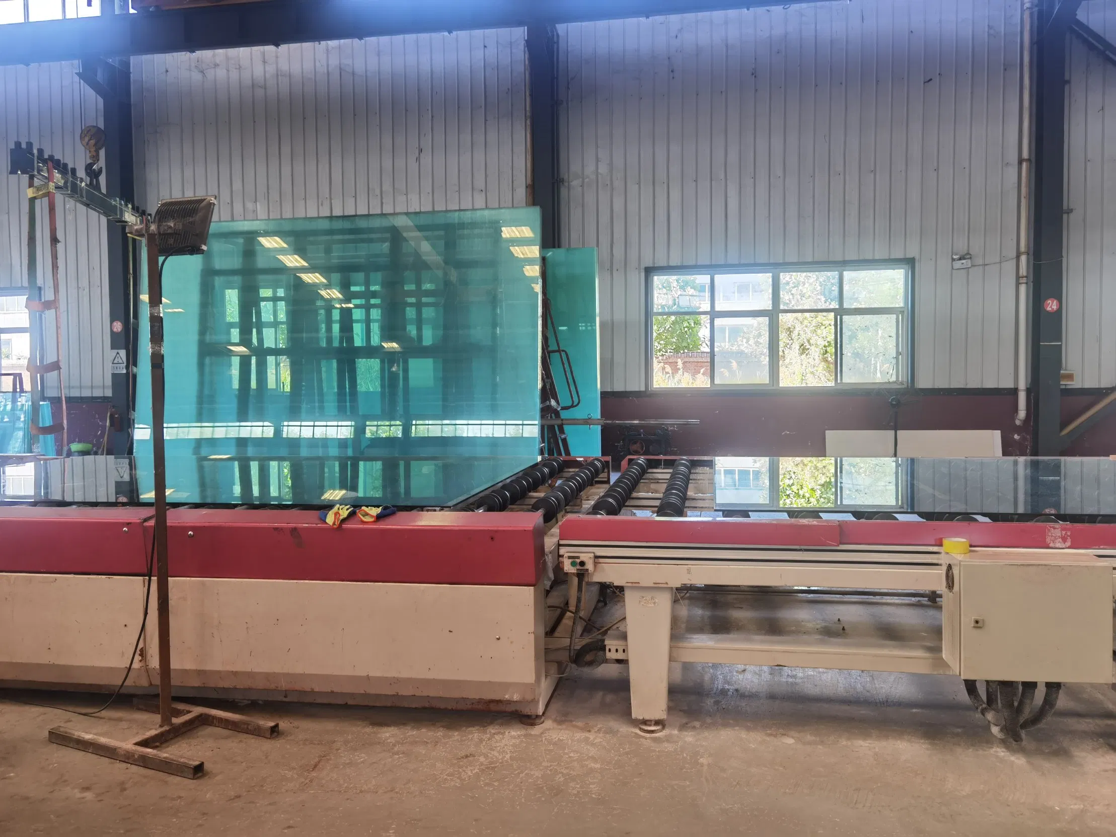 1.8mm 2mm 3mm 4mm 5mm 6mm Customized One Way Mirror Glass