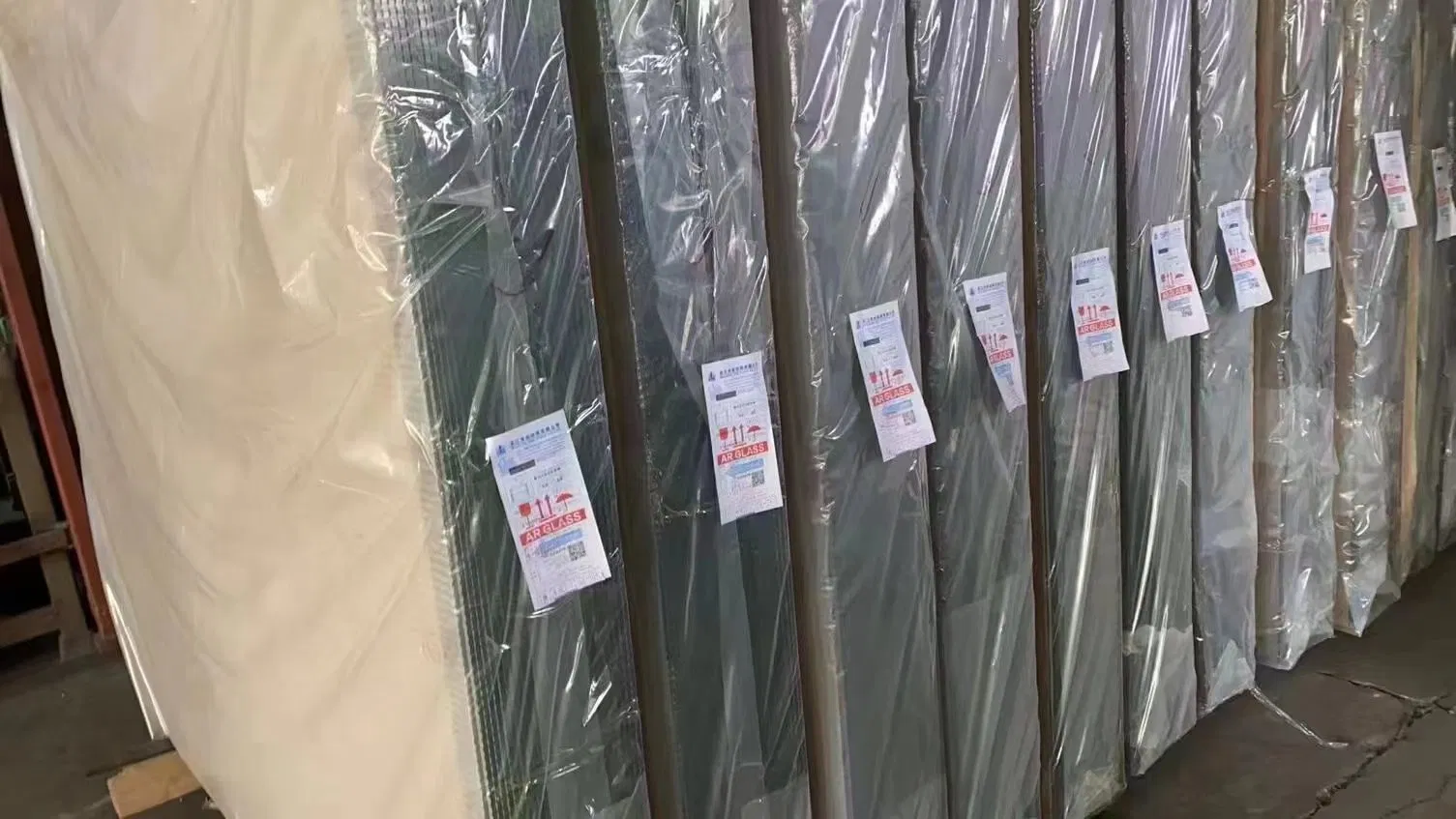 Different Designed Brown Mistlite Pattern Glass