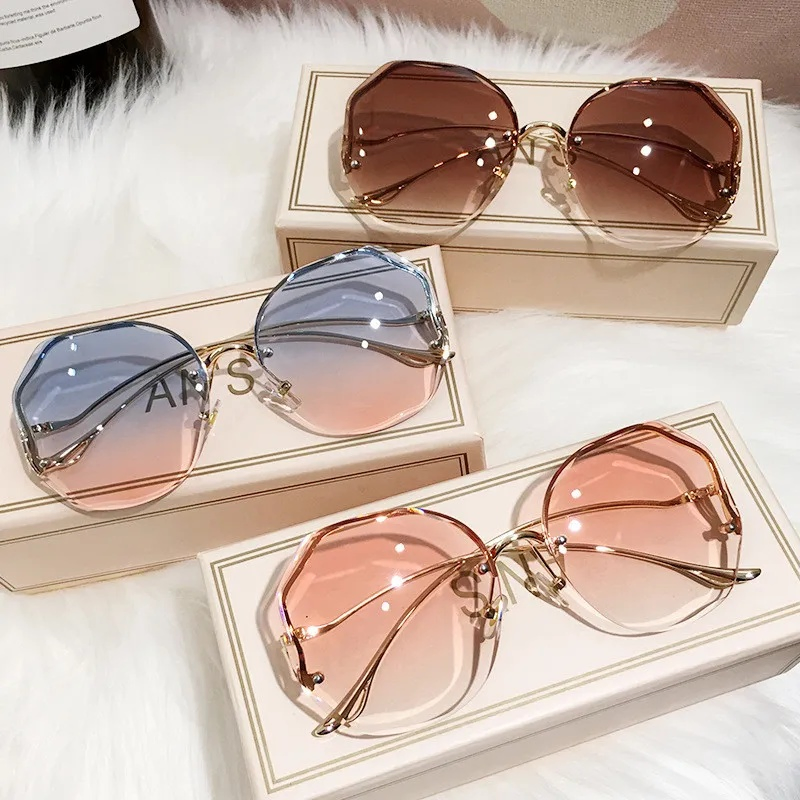 Stylish Brown Gradient Women's Sunglasses, Ocean Pattern Cut Lenses, Metal Curved Temples, UV400 High-End and Exquisite Women's Sunglasses.