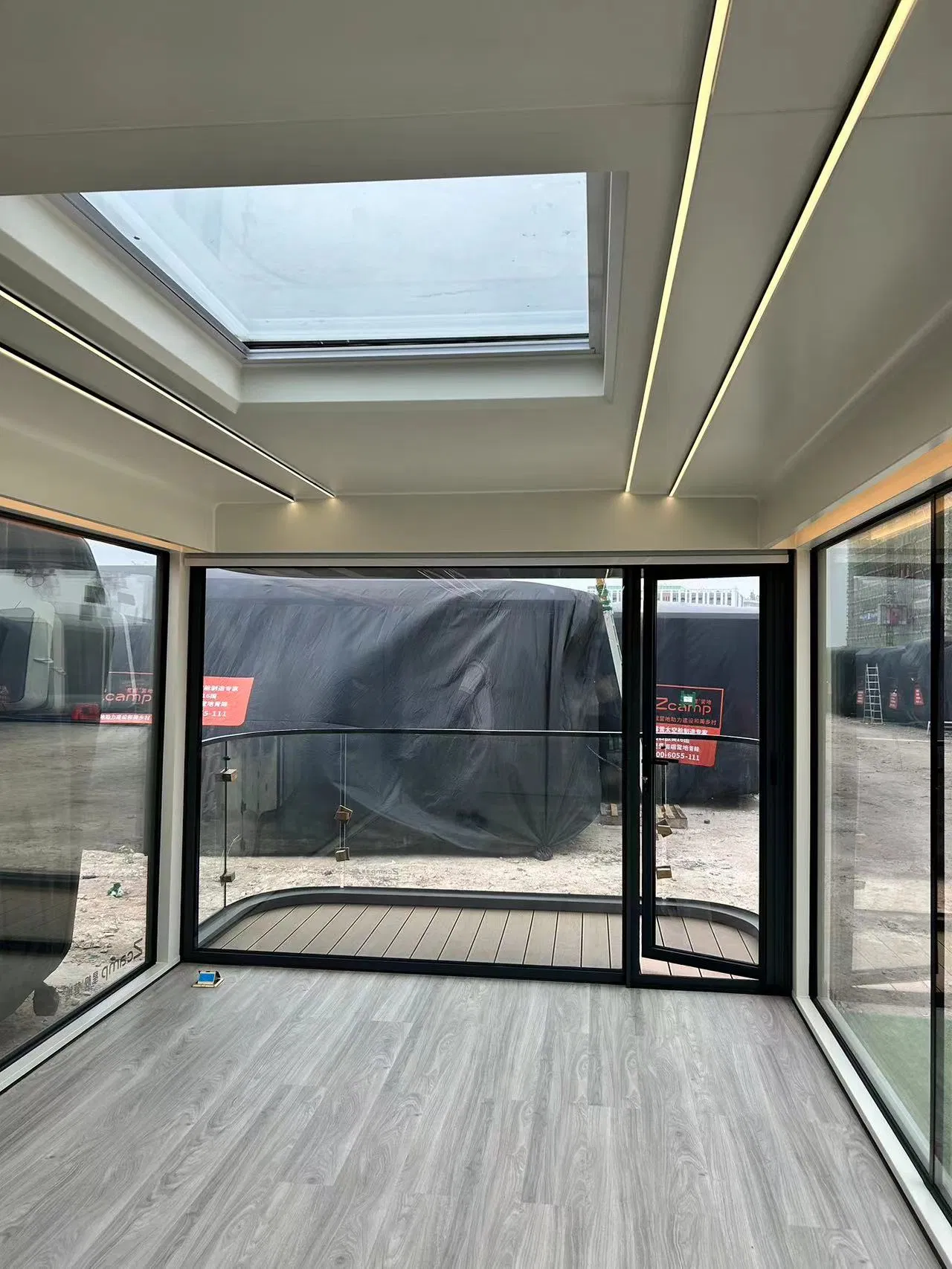 Furnished Tiny House on Wheels Movable Capsule House for Relaxed with Kitchen