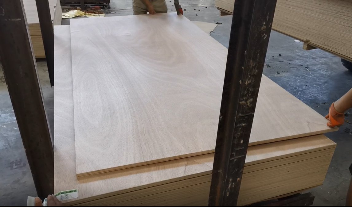 Bb/Bb Grade Eucalyptus or Poplar Core Bintangor Plywood/Okoume Plywood