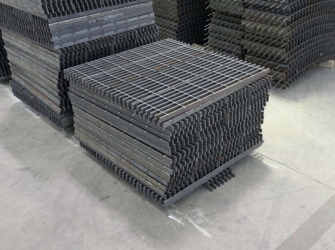 Serrated Multi-Function Galvanized Industrial Steel Grating with High Load-Bearing Capacity