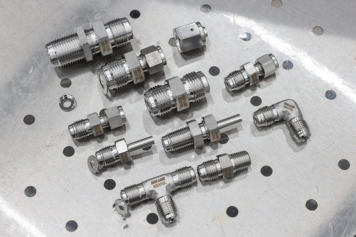 UHP Fitting Stainless Steel SS316 Metal Face Seal Male Nut 1/4-1/2 Silver Plated