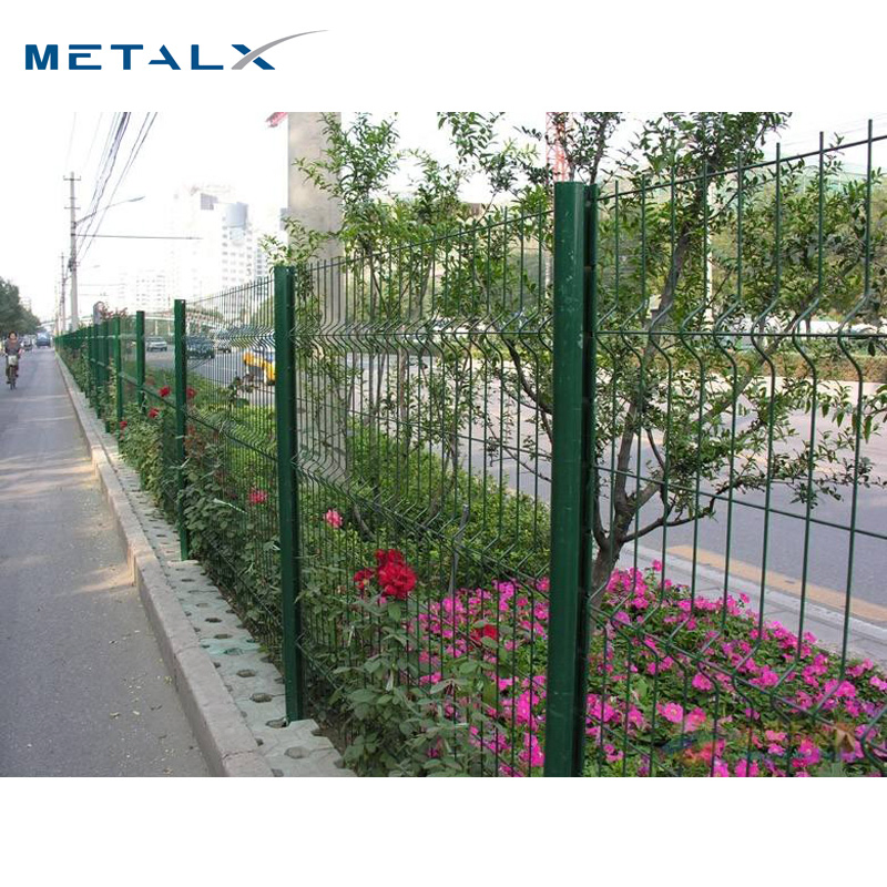 Factory Galvanized Steel 50X200mm PVC Coated Triangle 3D Welded Bending Curved Mesh Wire/BRC V Metal Fencing/3D Fence for Perimeter Security/Farm/Garden