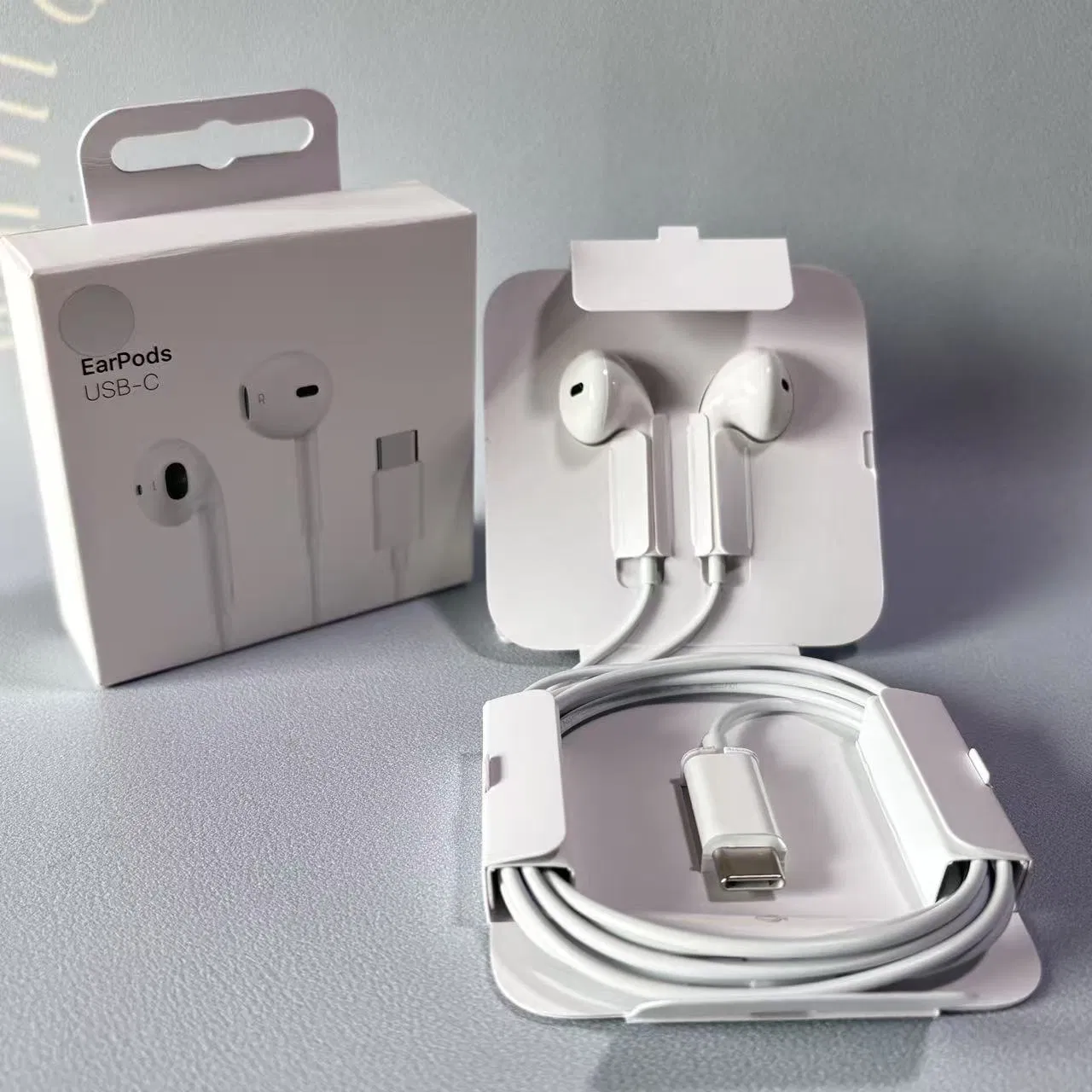 1: 1. Wholesale of Original Wired Headphones, Clear Hands-Free Communication, Compatible with Tablets, Easy to Use for Daily Commuting and Listening to Music.