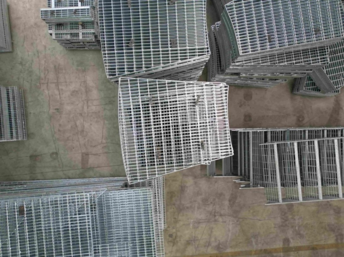 Hot Dipped Galvanized Industrial Project Platforms Steel Grid Grating Galvanized Steel Structure Walkway Platform Gratings