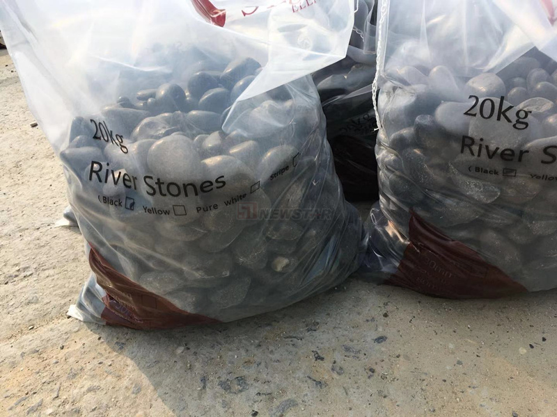 Outdoor Decoration Garden Wall Pebble Stone Polished Black River Stone Floor Paving Anti-Slip Stone Courtyard Popular