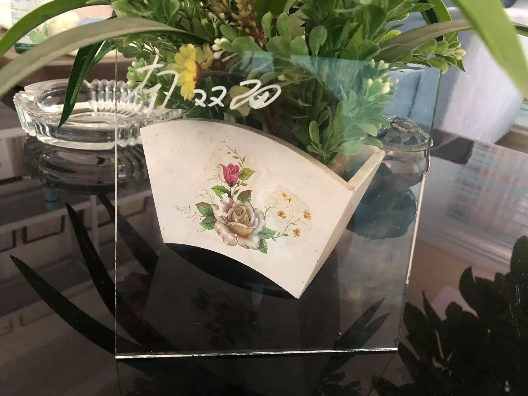 Superior UV Blocking Ultra-Clear Glass with 98% Light Clarity