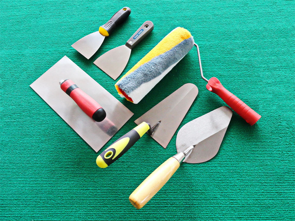 Versatile Bricklaying Trowel with Durable Wooden Handle for Construction