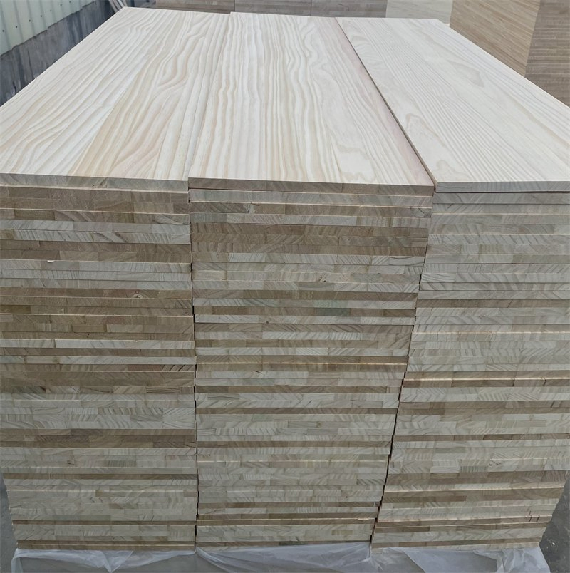 High Quality Spruce/ Pine Edged Boards Timber Solid Wood Boards Lumber