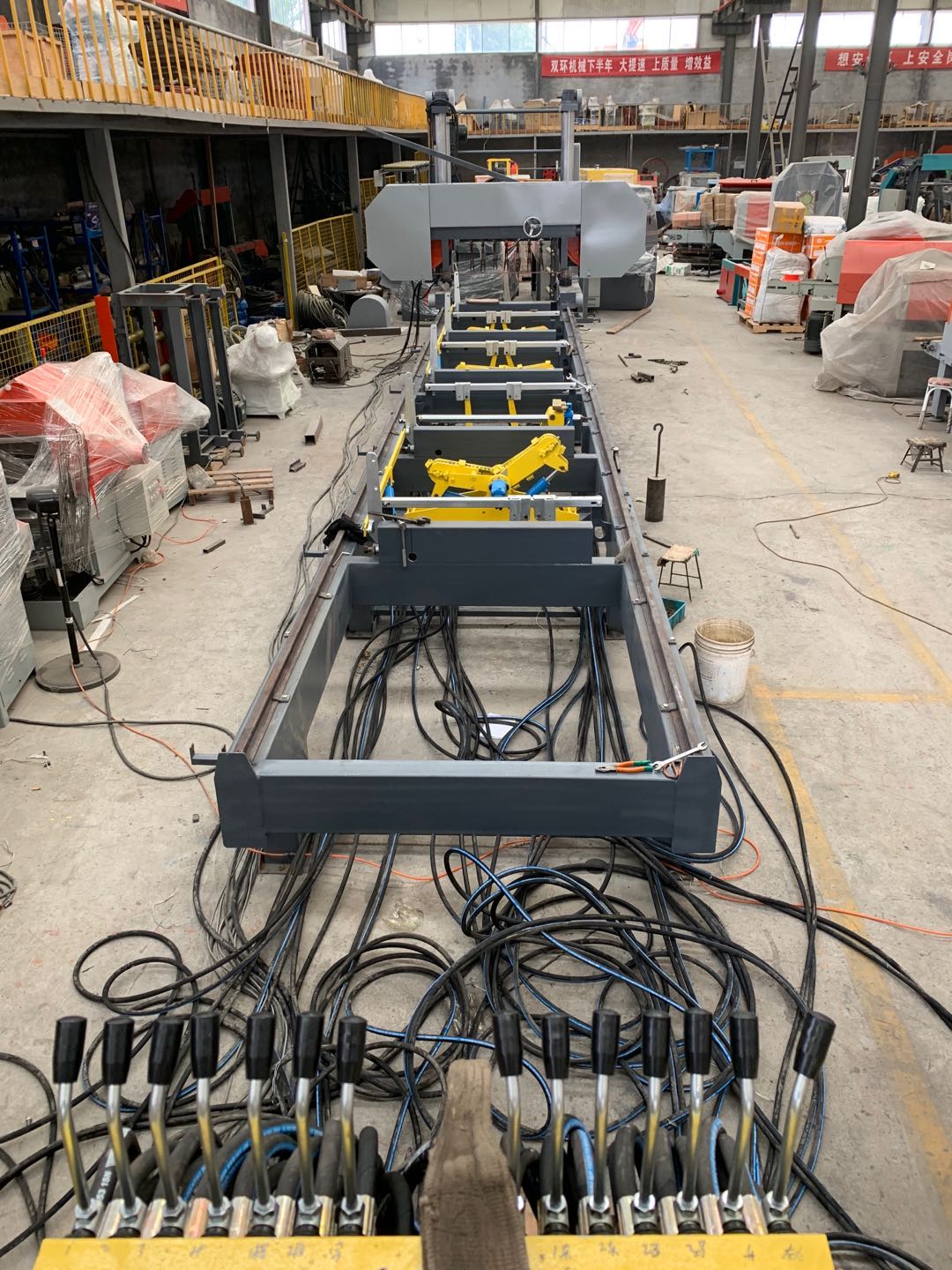 Станок ленточнопильный электрический по дереву