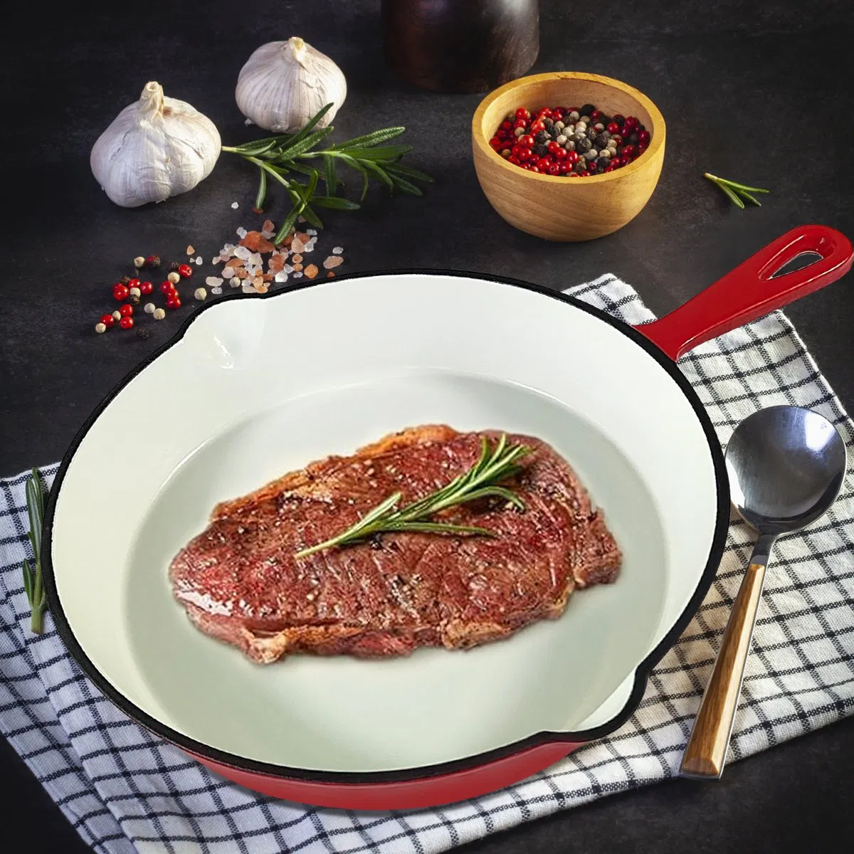 Чугунная эмалированная сковорода Cookwin для индукции