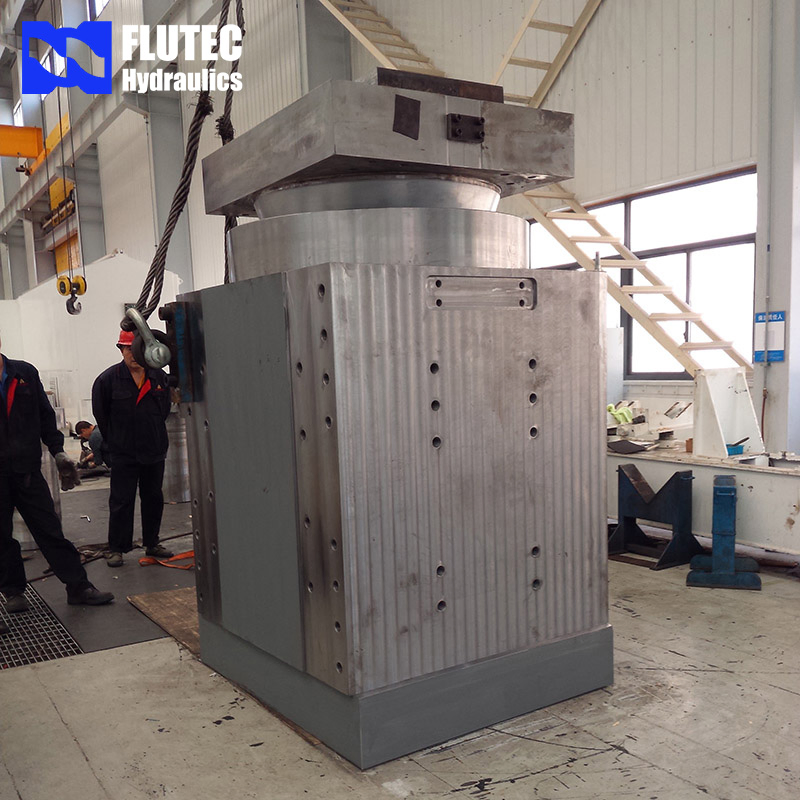 Главный гидроцилиндр для пресс-пакетировщика 4000 тонн