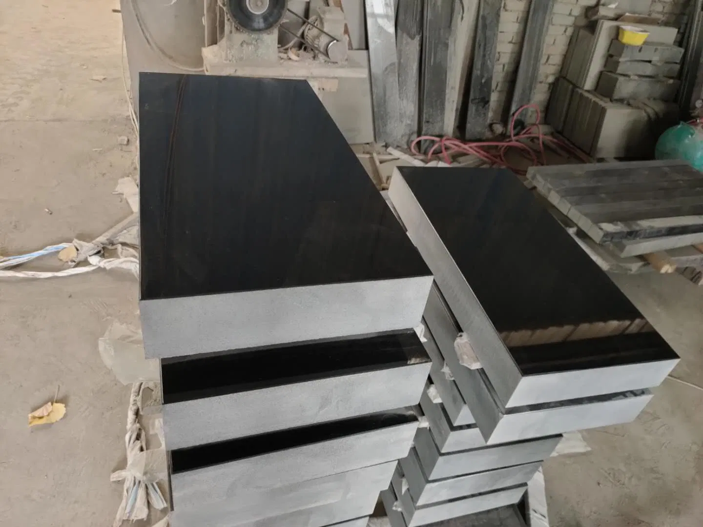 China Absolute Black Shanxi Black Granite Monuments Memorials Rock Edges