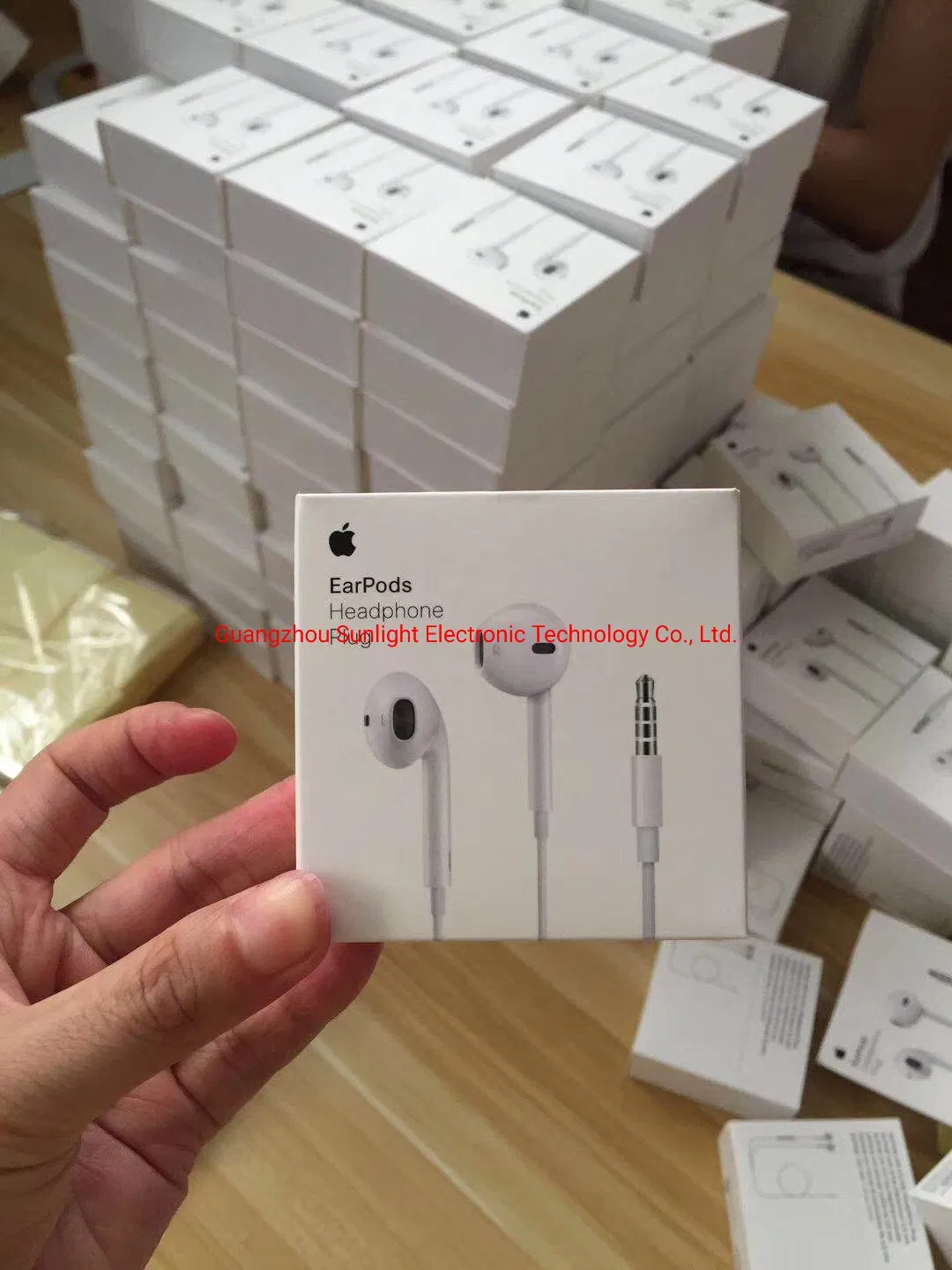 Оригинальные наушники с микрофоном для iPhone 6/6s