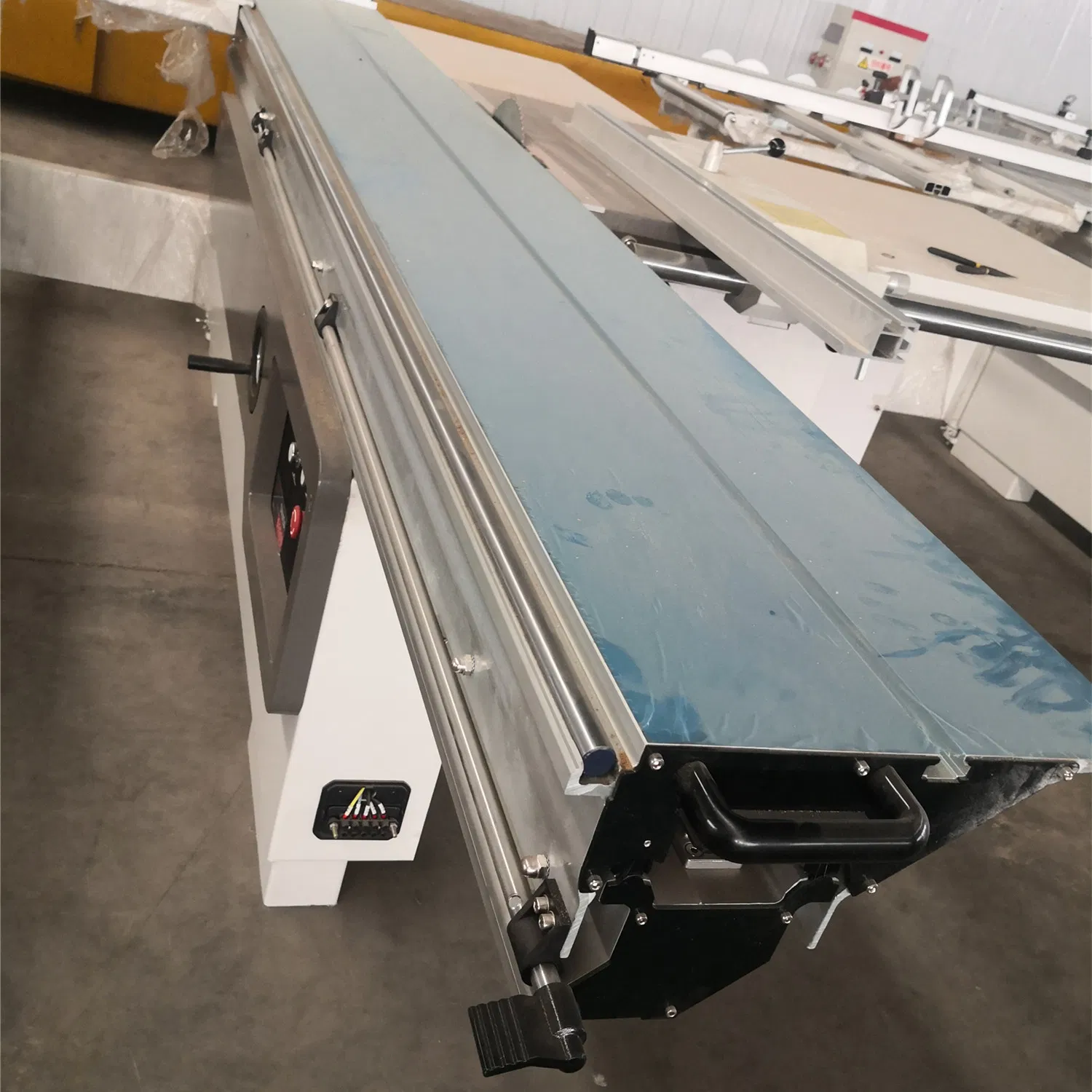 Алюминиевый профиль 4040 для станков и рабочих столов