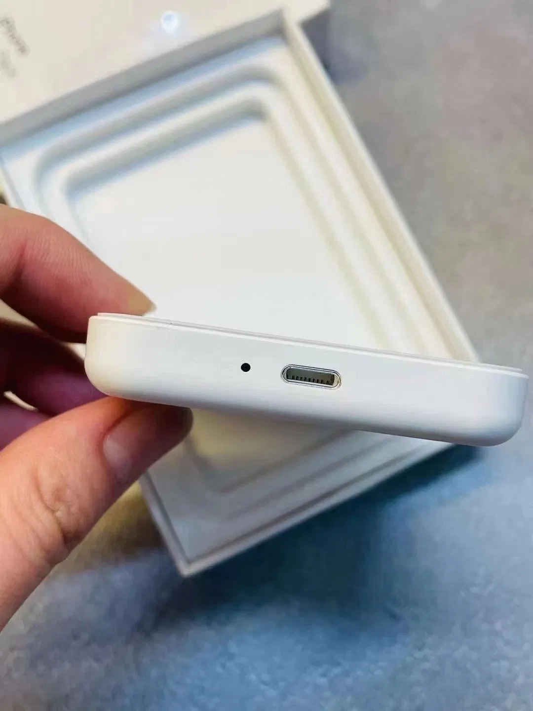 Магнитный пауэрбанк Magsafe 5000 мАч для iPhone 12-16