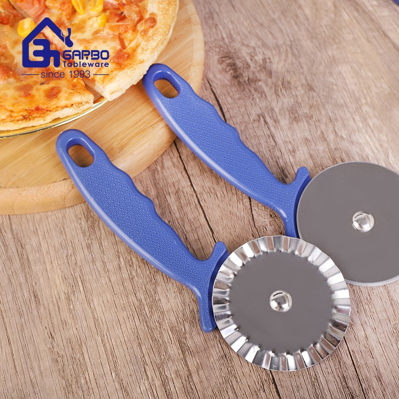in Stock Kitchen Tools Pizza Slicer Dishwasher Safe Stainless Steel Pizza Cutter Wheel Roller Pasta Cutter with Plastic Handle