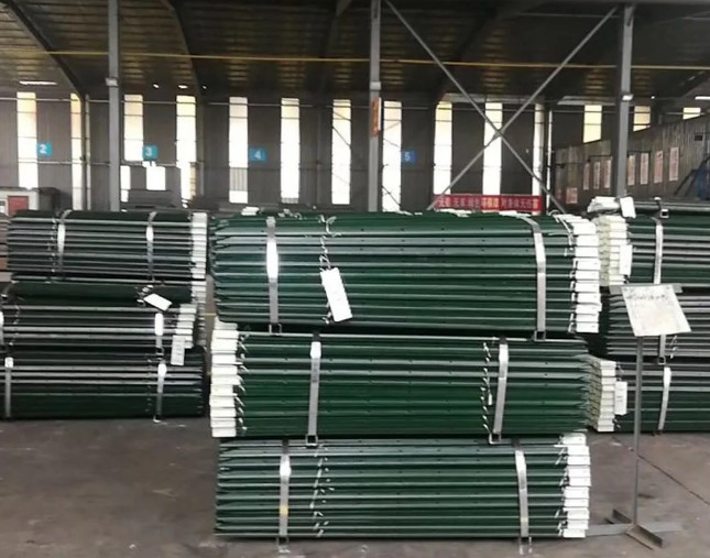 Factory Wholesale 7 FT 1.25 Lb. Studded T-Post T Fence Post